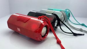 ลำโพงบลูทูธ J143 เสียงดีเบสเเน่น มีไฟกระพริบตามจังหวะเพลง มีไมโครโฟนในตัว เล่นFMวิทยุ / แฟลชไดร์ฟ / เมมโมรี่การ์ด รับประกัน 3 เดือน