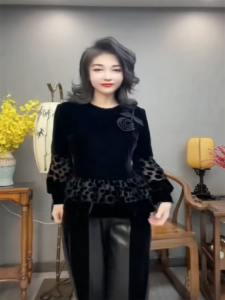 เสื้อยืดผ้ากำมะหยี่สไตล์ฝรั่งเศส แขนยาว ตกแต่งดอกไม้ รัดเอว กระชับสัดส่วน เสื้อยืดคอกลม แฟชั่นฤดูใบไม้ร่วง 2025