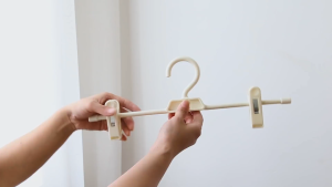Tawii. clip hanger non slip No Deform High quality plastic pants clip Space-Saving