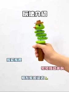 Đồ chơi nhựa xoay cân bằng hình rắn hoạt hình màu xanh lá có kèn cho bé