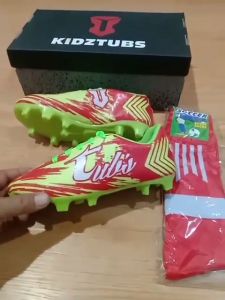 KIDZTUBS Sepatu Futsal Anak Paket Komplit Sepatu Futsal Tas Skin Deker Kaos Kaki Usia 6-10 Tahun Size 28 29 30 31 32 33 34 35 36 37 KDZ1340011525