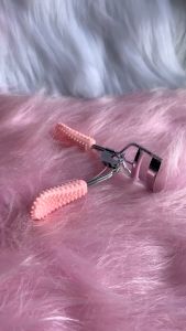 Kẹp bấm mi YIZHILIAN - tay cầm cán gai vừa vặn an toàn cho mắt nhỏ gọn tiện lợi thiết kế trẻ trung