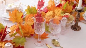 2M Artificial Fall Maple Leaf Garland Fake Plants Autumn Decor Leaves Vine for Thanksgiving Halloween Festivals Wedding Decora