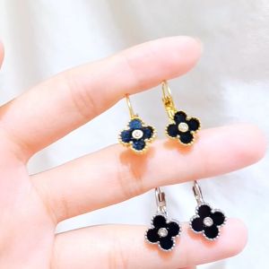 Anting Desi Wanita Titanium Clover Fashion Mata Hitam Cantik dan Simple Korea