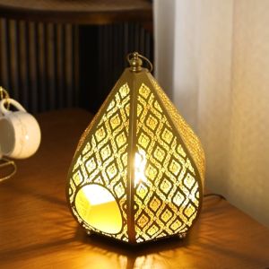 โคมไฟตั้งโต๊ะเหล็กศิลปะไทยโคมไฟห้องนอนสร้างสรรค์เรียบง่ายเอเชียตะวันออกเฉียงใต้สไตล์โมเดิร์นบุคลิกภาพโรแมนติกอบอุ่นไฟกลางคืนขนาดเล็ก