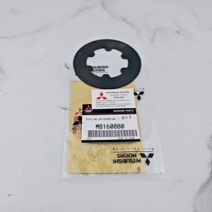 KAMPAS PLAT GIGI GARDAN BELAKANG MITSUBISHI TRITON MB160880