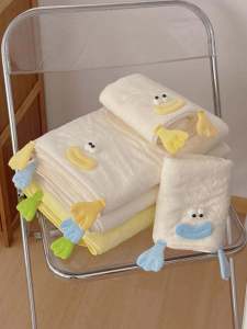 Womens Thickened Coral Fleece Bath Towel Quick-Drying Non-Shedding Home Use Three-Piece Set for Students Dormitory