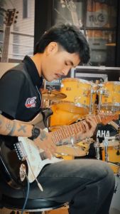 กีต้าร์ไฟฟ้า Saga Dazzles Series SSS คอเมเปิ้ลเผา สี Black ทัชชิ่งจับง่าย พร้อมซอฟเคส ปิ๊ก2อัน สายแจ็ค