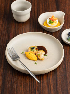 ZHIMENG | Retro Unglazed Coarse Ceramic High-Rimmed Plate