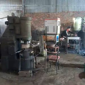 Đục trạm hoa văn phục vụ thợ làm mộc - sản phẩm rèn Lý Nhân