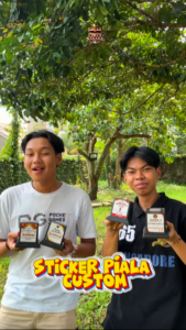 Stiker Piala Akrilik Custom Ukuran 6 X 7 Cm | Wisuda Pramuka Manasik Haji Kemerdekaan Kejuaraan Penghargaan