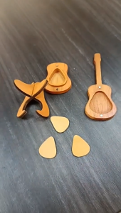 Portable Guitar Pick Organizer Wooden Guitar Plectrum With Stand For Teenage Kids Friends Gifts