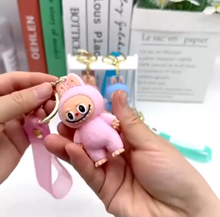 พร้อมส่งจากไทย พวงกุญแจ ลาบูบู้ labubu จี้ตุ๊กตาการ์ตูน และ น่ารักCry Baby พวงกุญแจ มี 4 สี