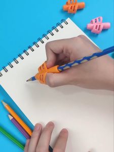 ดินสอช่วยเขียนสามนิ้ว 3ชิ้น ที่ฝึกจับดินสอ สำหรับเด็ก