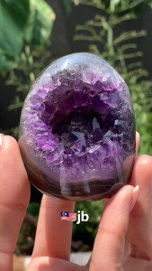 Uruguayan Amethyst Flower “Princess Chair” 👑💜 A cute and elegant Uruguayan Amethyst Flower “Princess Chair” ✨