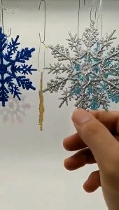 White/Silver Christmas Snowflake Ornaments Plastic Silver Glitter Christmas Tree Snowflake Decorations Hanging Ornaments for Winter Wonderland Christmas Holiday New Year Party Decor