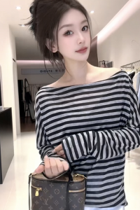 เสื้อยืดคอกลมแขนยาวทรงสลิมฟิตสำหรับผู้หญิง ฤดูใบไม้ร่วง 2025 เสื้อเชิ้ตคอกลมแบบลำลอง ดีไซน์เก๋ไก๋ ใส่ได้หลากหลาย