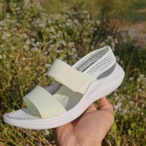 Crocs LiteRide Marbled Slide รองเท้าแตะผู้หญิง รองเท้ารัดส้น รองเท้าครอส์ผู้หญิง รองเท้า crocs women รองเท้าแตะแบบสวมรัดส้น