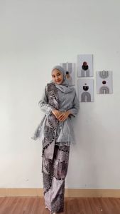 Batik Kemeja Pria Lengan Panjang Dan Rok Span Wanita Motif Garuda