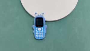 New H21 Mini Cute Cartoon Style Mobile Phone 1.44inch Screen MTK GSM 2G Feature Phone Torch FM Radio Cheap Student Phone