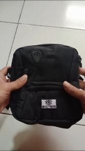 Tas Ripper Sling Bag: Tas Selempang Pria Stylish & Berkualitas Tinggi