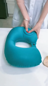 Gối chữ U bơm hơi kèm nút cố định chống xê dịch