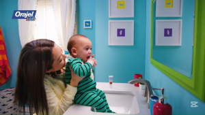 Bàn chải và kem đánh răng cho bé Orajel Kids training TOOTHPASTE flouride-free safe if swallowed NATURAL BANANA APPLE 28.3g của Mỹ