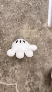 Suction Hook 1 Pcs Suction Cup Holder Mikey Toothbrush Holder Cable Key Pen Necklace Wall Mounted Storage Bathroom Accessories 吸盘挂钩