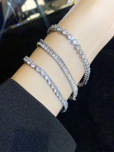 สร้อยข้อมือหรูหรา ดีไซน์เก๋ไก๋ หรูหรา สร้อยข้อมือแฟชั่นสำหรับผู้หญิง สร้อยข้อมือแบบลำลอง สร้อยข้อมือสุดเก๋ เครื่องประดับข้อมือ