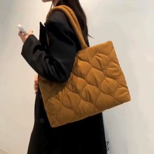 MOONBAG-: Tas Wanita Tote Bag Resleting Totebag Tas Bahu Bubble Pillow Foam Quilted Aesthetic