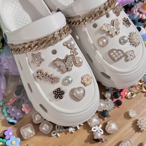 19Pcs/Set Shoes Charms Shoe Accessories DIY Shoe Buckle Pearl Crystal Diamond Decoration Gold Chain Set Shoe Flower Buckle for Hole Rubber Clogs