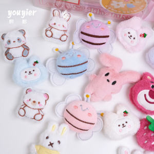 น่ารัก การ์ตูน ตุ๊กตาผ้ากํามะหยี่ตกแต่งกล่องของขวัญวันเด็กตกแต่ง นุ่ม ของเล่นตุ๊กตาสําหรับเด็กชายและเด็กหญิงอายุ 10 PP ผ้าฝ้าย