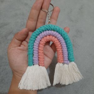 gantungan kunci rainbow macrame standar