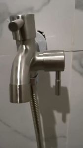 Kran Cabang Shower & Kran Double Engkol: Pilihan Terbaik untuk Kamar Mandi Modern