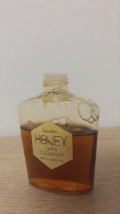 ครีมน้ำผึ้งล้างหน้า ครีมล้างหน้า น้ำผึ้งบริสุทธิ์ ฟองครีมนุ่มละมุน ชำระล้างสิ่งสกปรก ความมันส่วนเกิน อ่อนโยนต่อผิว Honey Care Cleanser