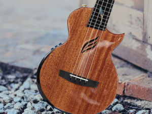 Enya อูคูเลเล่ทีนอร์อูคูเลเล่ไม้เมเปิ้ลทั้งหมดพร้อมอะคูสติกในตัวและกล่องอูคูเลเล่ดีลักซ์ในตัว (EUT-Feather)