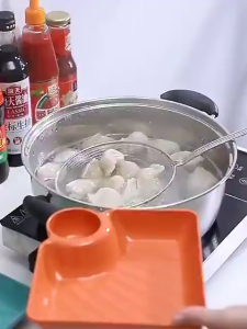 2 PCS Piring Pangsit 2in1 Plastik / Tempat Saji Cemilan Dimsum Kentang Sushi Snack Dengan Wadah Saus Kecap Unik Tahan Pecah Serbaguna