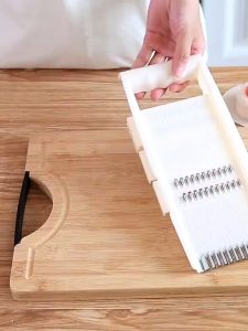 Parutan Multifungsi 4in1 Serbaguna Multifunction Vegetable Slicer Grater Cutter Garlic Peelers