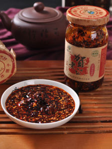 Helaohan Wanda Hot Sauce 200g Bottle Beef Stir-Fry Noodles Rice Traditional Method Fried Chilies Chinese Condiment Spicy Sauce