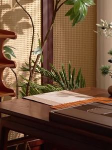 YONGJUE | Chinese Style Wooden Storage and Display Shelf