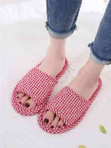 รองเท้าแตะพื้นผ้าคอตตอนแบบเรียบง่ายสำหรับทั้งชายและหญิง รองเท้าแตะสำหรับใส่ในบ้าน รองเท้าแตะพื้นนุ่ม สีกลางๆ รองเท้าแตะแบบสวมสบายสำหรับใส่ในบ้าน