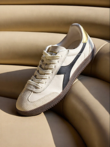 Retro Leisure Sneakers T-toe Design