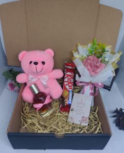 Hadiah coklat boneka mini bear buket bunga valentine ulang tahun hampers gift box cewek
