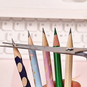 เครื่องกบเหลาดินสอไฟฟ้า กบเหลาดินสออัตโนมัติ กล่องใส 3 วินาทีให้เสร็จ รุ่นใช้แบตเตอรี่ พร้อมหัวตุ๊กตาสุดน่ารัก เปิดฤดูกาลเรียน