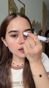 O.TWO.O Contour Duo Concealer Highlighter Stick 2in1 Color 3D Face Geometry Lasting Wajah Multi-use Make up Pensil-M