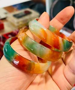 Vòng tay đá Mã Não Tứ Quý bản hẹ mang lại May Mắn Hạnh Phúc Và Tài Lộc.