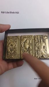 Bật lửa 2 tia bấm ngang chất liệu đồng hình nổi các kiểu bền đẹp sang trọng