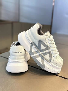 McQueen Mens High Top Sneakers Graffiti Bread Dad Shoes Thick Bottom Heightening White Casual Fashionable Autumn 2025 New