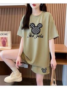 ชุดกีฬาลำลองสำหรับผู้หญิงในช่วงฤดูร้อน ชุดกางเกงขาสั้นแขนสั้นลายการ์ตูน ชุดสองชิ้น คอตั้ง สไตล์เกาหลี เสื้อผ้าทำงาน