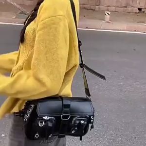 MAIBAO Tas Bahu Wanita Shoulder Bag\\n\\n Apa Itu MAIBAO Tas Bahu Wanita?\\n\\nMAIBAO Tas Bahu Wanita adalah tas bahu wanita yang dirancang dengan desain stylish dan bahan kulit berkualitas tinggi. Dengan ukuran yang nyaman dan fungsional, tas ini cocok digunakan sehari-hari, acara formal, maupun acara santai.\\n\\n Sejarah MAIBAO\\n\\nMAIBAO didirikan oleh sekelompok penggemar tas dan fashion yang ingin menciptakan produk yang unik dan berkualitas. Sejak awal, MAIBAO telah berkomitmen untuk menciptakan tas yang tidak hanya cantik, namun juga fungsional dan tahan lama. MAIBAO Tas Bahu Wanita adalah salah satu hasil dari komitmen tersebut.\\n\\n Keunggulan MAIBAO Tas Bahu Wanita\\n\\nMAIBAO Tas Bahu Wanita memiliki beberapa keunggulan yang menjadikannya pilihan yang tepat untuk wanita modern. Beberapa keunggulan tersebut antara lain:\\n\\n- Tas ukuran nyaman yang cocok untuk sehari-hari\\n- Bahan kulit berkualitas tinggi yang tahan lama dan mudah dibersihkan\\n- Desain stylish yang cocok untuk berbagai acara\\n- Fungsional dengan ruang penyimpanan yang cukup\\n\\n Mengapa Memilih MAIBAO Tas Bahu Wanita?\\n\\nAda beberapa alasan mengapa MAIBAO Tas Bahu Wanita menjadi pilihan yang tepat untuk wanita modern:\\n\\n Kelebihan Tas Ukuran Nyaman\\n\\nMAIBAO Tas Bahu Wanita dirancang dengan ukuran yang nyaman untuk digunakan sehari-hari. Tas ini memiliki ruang penyimpanan yang cukup untuk menyimpan barang-barang penting Anda, seperti dompet, ponsel, dan makeup.\\n\\n Kelebihan Tas Bahan Kulit Berkualitas\\n\\nMAIBAO Tas Bahu Wanita terbuat dari bahan kulit berkualitas tinggi yang tahan lama dan mudah dibersihkan. Bahan kulit ini tidak hanya membuat tas terlihat mewah, namun juga memberikan rasa nyaman saat digunakan.\\n\\n Cara Memilih MAIBAO Tas Bahu Wanita yang Tepat\\n\\nBerikut ini adalah beberapa tips untuk memilih MAIBAO Tas Bahu Wanita yang tepat:\\n\\n Pertimbangkan Desain Stylish\\n\\nMAIBAO Tas Bahu Wanita tersedia dalam berbagai desain stylish yang cocok untuk berbagai acara. Pertimbangkan desain yang sesuai dengan gaya Anda dan cocok untuk acara yang akan Anda hadiri.\\n\\n Pertimbangkan Kualitas Bahan\\n\\nPastikan tas yang Anda pilih terbuat dari bahan kulit berkualitas tinggi. Bahan kulit berkualitas tinggi tidak hanya membuat tas terlihat mewah, namun juga memberikan rasa nyaman saat digunakan.\\n\\n Tips Merawat MAIBAO Tas Bahu Wanita\\n\\nBerikut ini adalah beberapa tips untuk merawat MAIBAO Tas Bahu Wanita:\\n\\n Cara Membersihkan Tas\\n\\nUntuk membersihkan MAIBAO Tas Bahu Wanita, gunakan kain lembut yang telah dibasahi dengan air hangat dan sabun ringan. Gosokkan kain ke tas secara perlahan, lalu biarkan tas kering di suhu ruang.\\n\\n Cara Menyimpan Tas\\n\\nUntuk menyimpan MAIBAO Tas Bahu Wanita, gunakan wadah penyimpanan yang aman dan jauhkan dari sinar matahari langsung. Jika mungkin, letakkan tas di tempat yang sejuk dan kering untuk menjaga kualitas bahan kulit.\\n\\nDengan mengikuti tips di atas, Anda dapat memastikan bahwa MAIBAO Tas Bahu Wanita tetap dalam kondisi baik dan tahan lama. Selamat berbelanja!\n}
